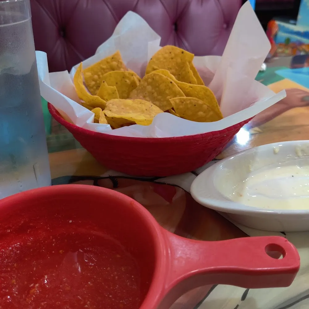 Large Chips & Salsa